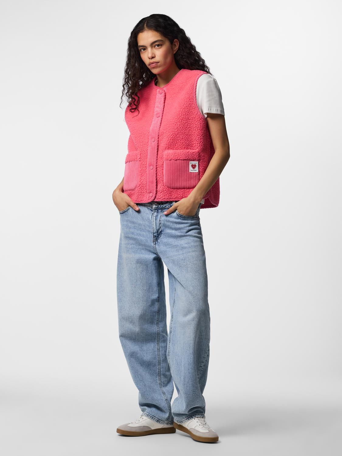 model_shot-front_full